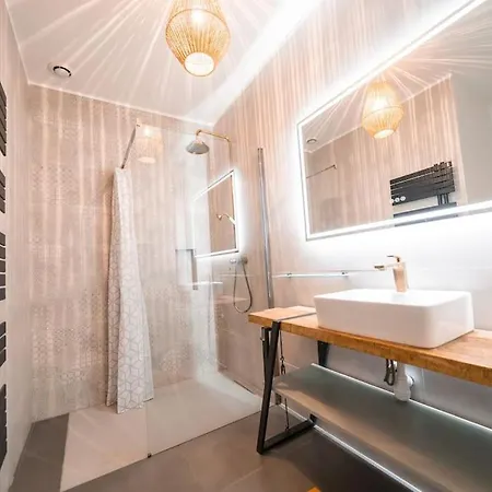 L'hedoniste, Elegant T2, Clim, Centre Апартаменты *